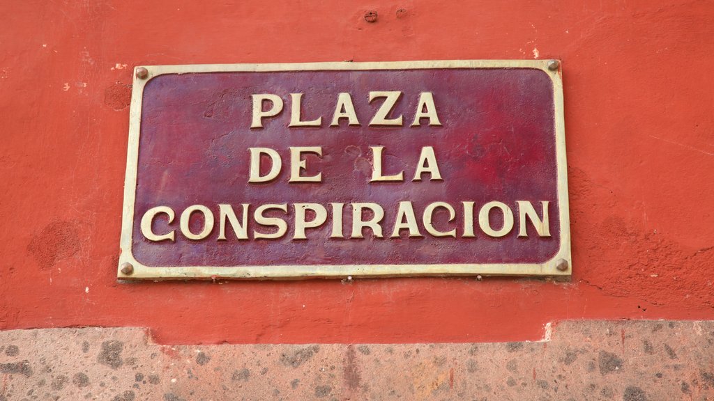 El Jardin featuring signage