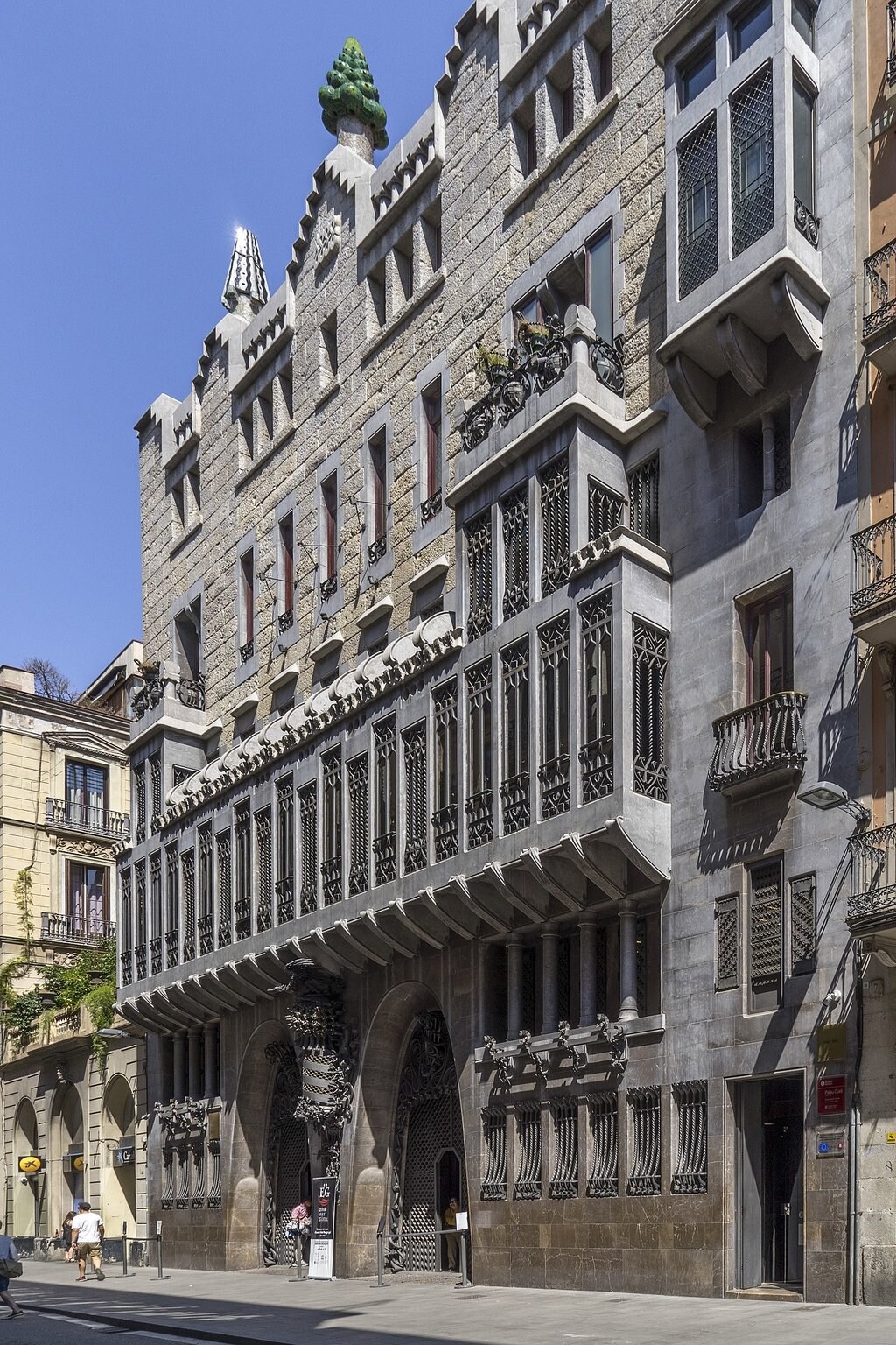 1440px-Palau_G%C3%BCell__Antoni_Gaudi__Barcelona_2.jpg?1573139679