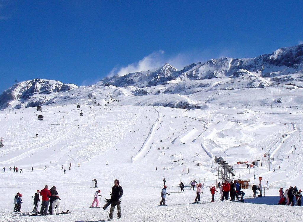 1592px-Snowpark_in_Alpe_d'Huez.jpg?1573987738