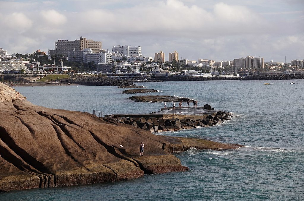 1084px-Tenerife_Adeje_beach_E.jpg?1572533827