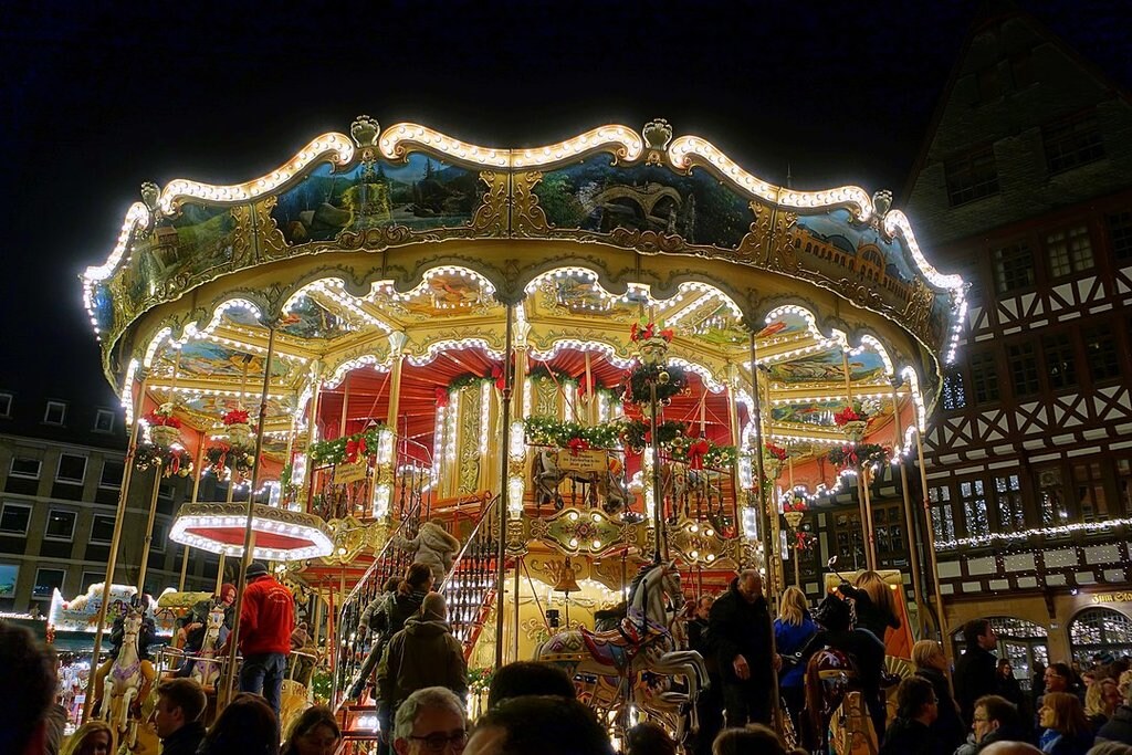 1080px-Christmas_market_carousel_-_Frankfurt_am_Main__Germany_-_DSC04167.jpg?1575023093