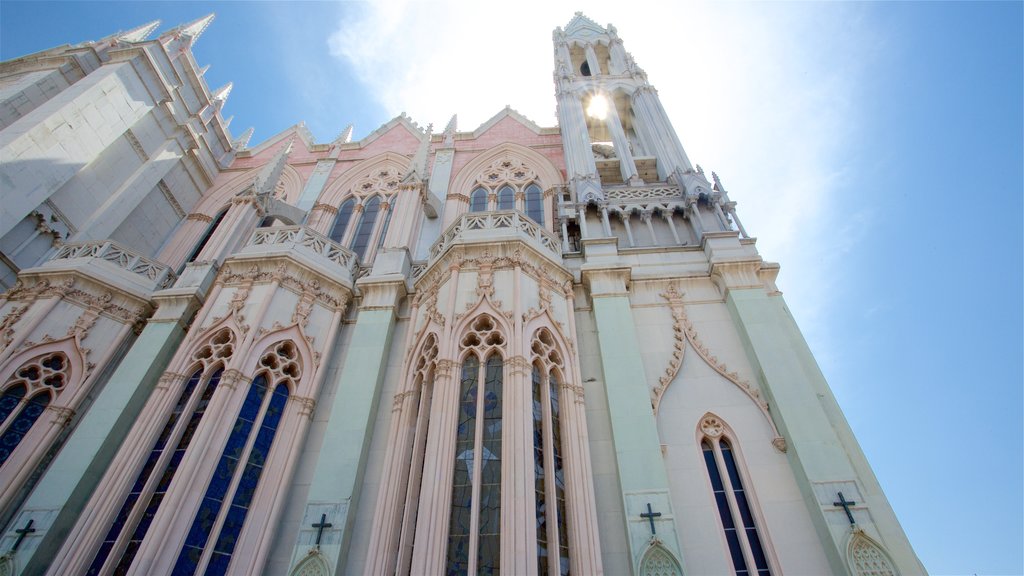 Templo Expiatorio del Sagrado Corazon de Jesus som viser historisk arkitektur