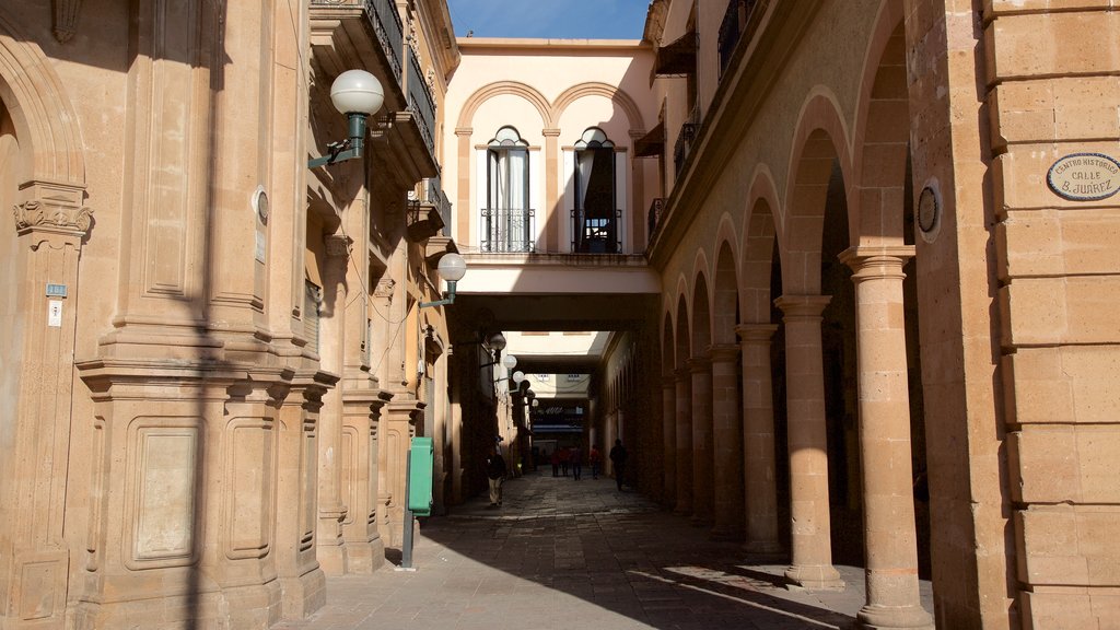 Martyrs Plaza featuring heritage elements