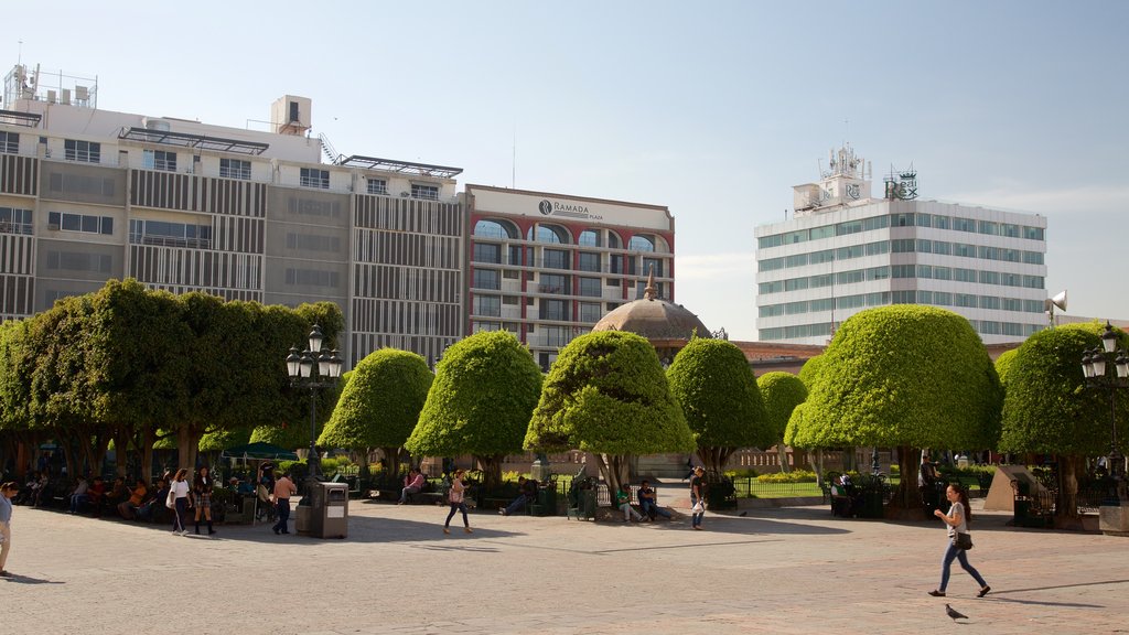 Plaza de los Mártires caracterizando uma praça ou plaza