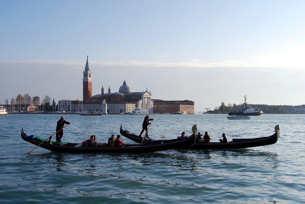 Venecia_gondolas.jpg?1588846493