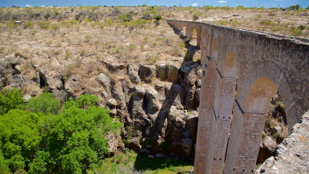 Saucillo Arches Ecopark which includes landscape views, a bridge and heritage elements