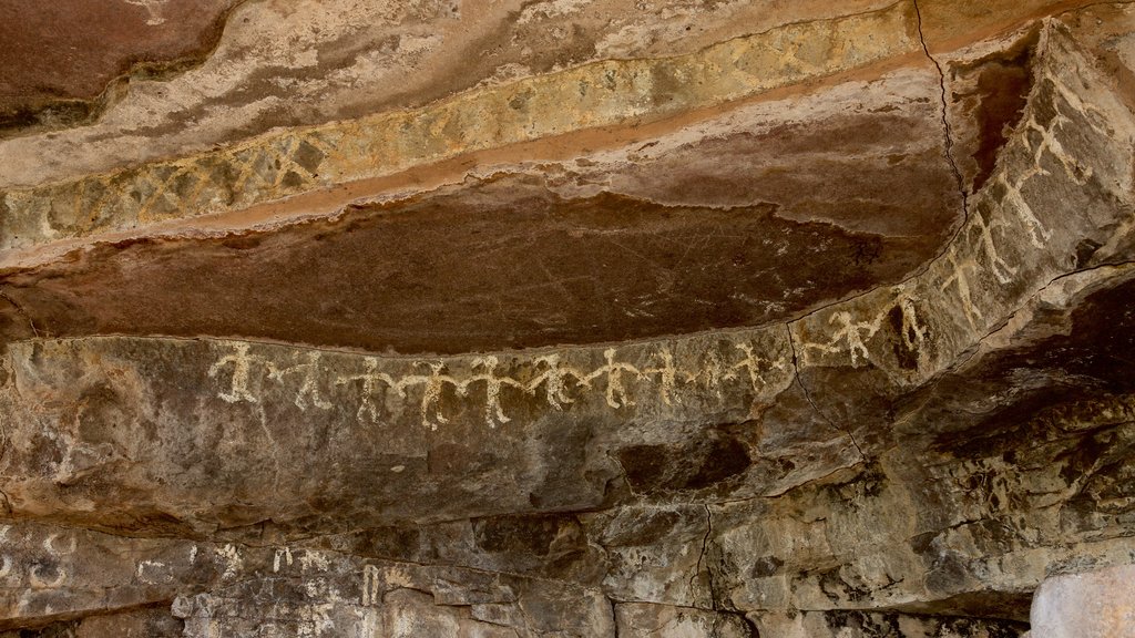 Saucillo Arches Ecopark featuring caves and indigenous culture