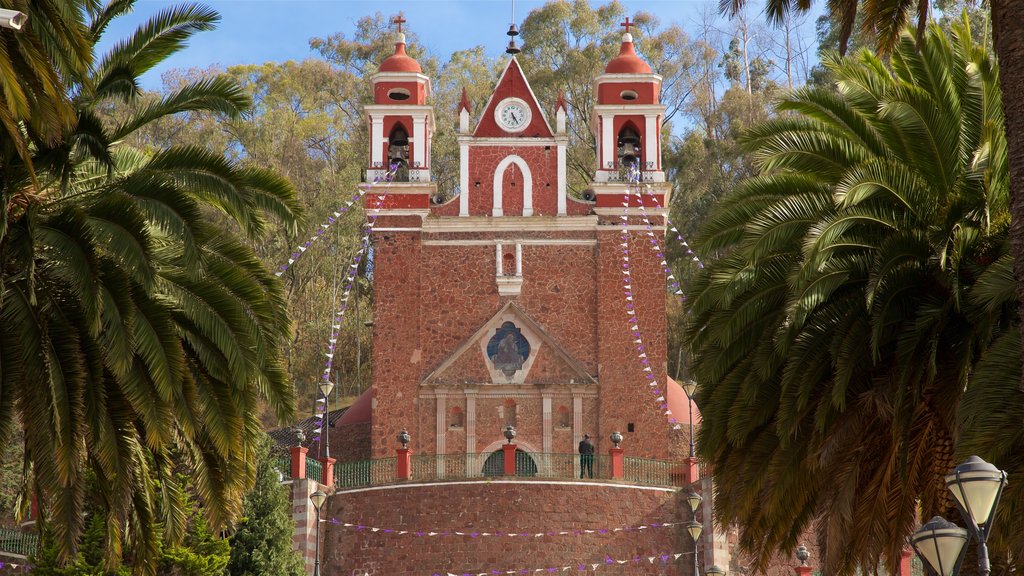 Metepec featuring a church or cathedral