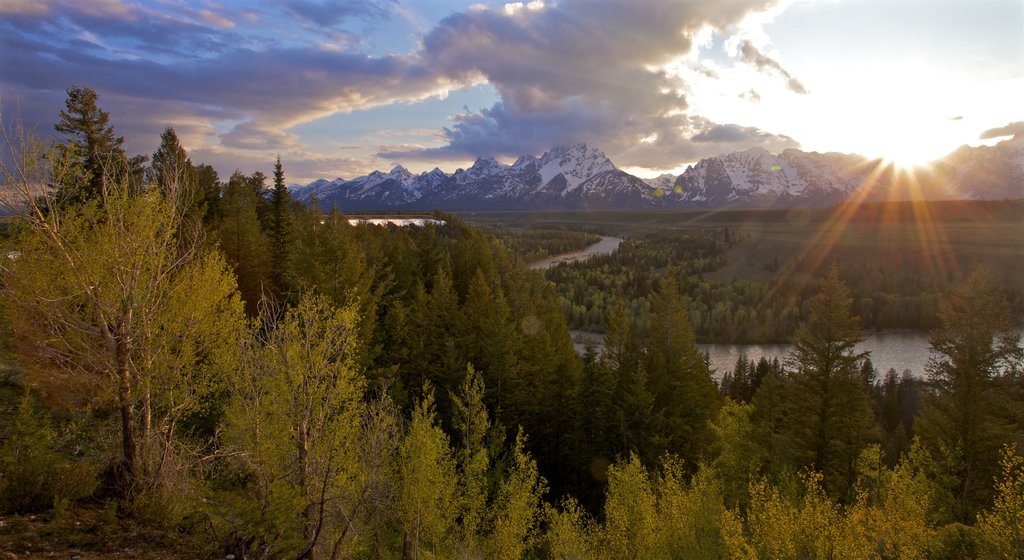 อุทยานแห่งชาติ Grand Teton เนื้อเรื่องที่ ภูเขา, วิวทิวทัศน์ และ พระอาทิตย์ตก