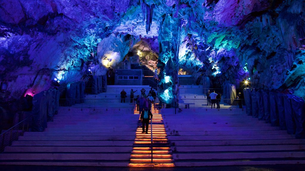 Gruta de São Miguel caracterizando cavernas