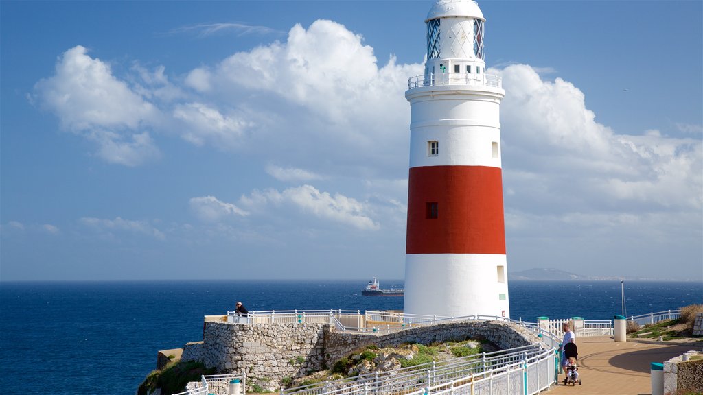 Europa Point-fyret som viser udsigt over kystområde, udsigt og et fyrtårn