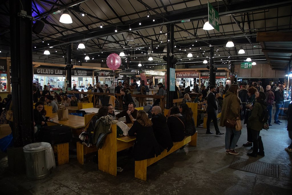 1620px-Mercato_Metropolitano_Elephant_community_market_02.jpg?1590592037