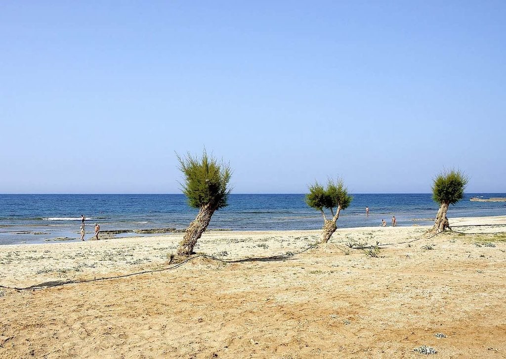 1920px-Anissaras_beach_C.jpg?1580752965