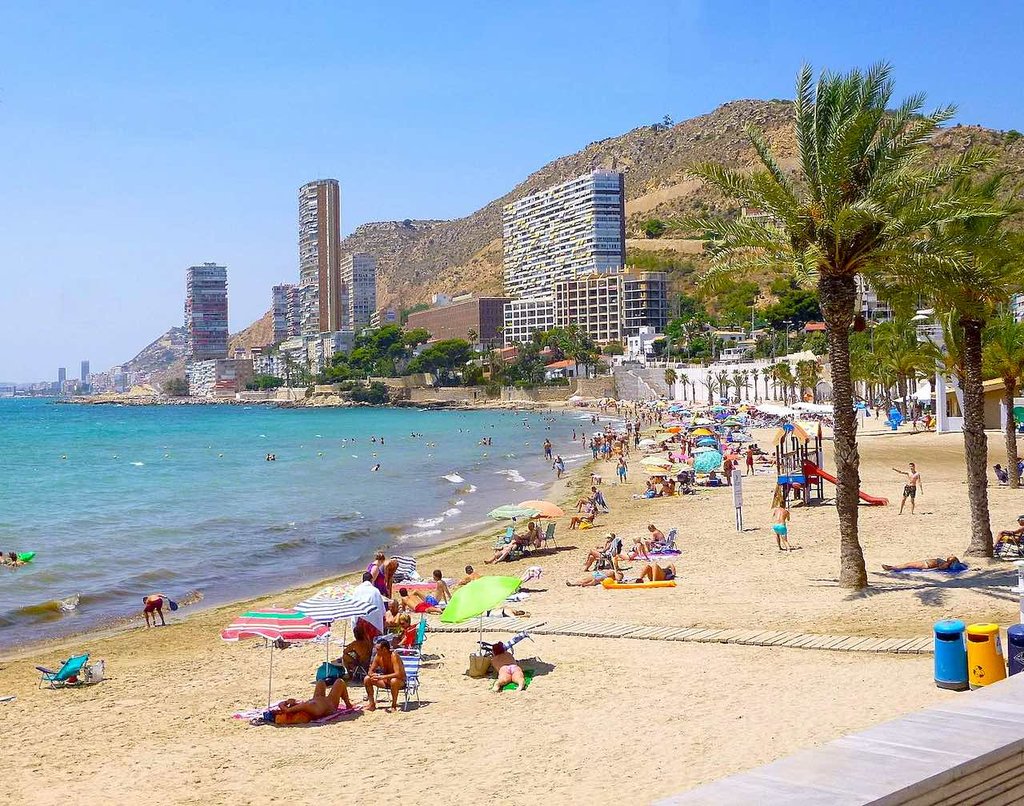 Playa de la Albufereta, De Zarateman - Trabajo propio, CC0, https://commons.wikimedia.org/w/index.php?curid=61375046