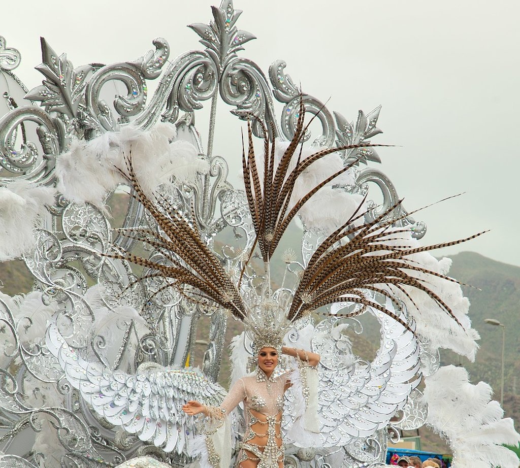1200px-Carnaval_de_Santa_Cruz_de_Tenerife__Carnival_Queen_2012.jpg?1575992442
