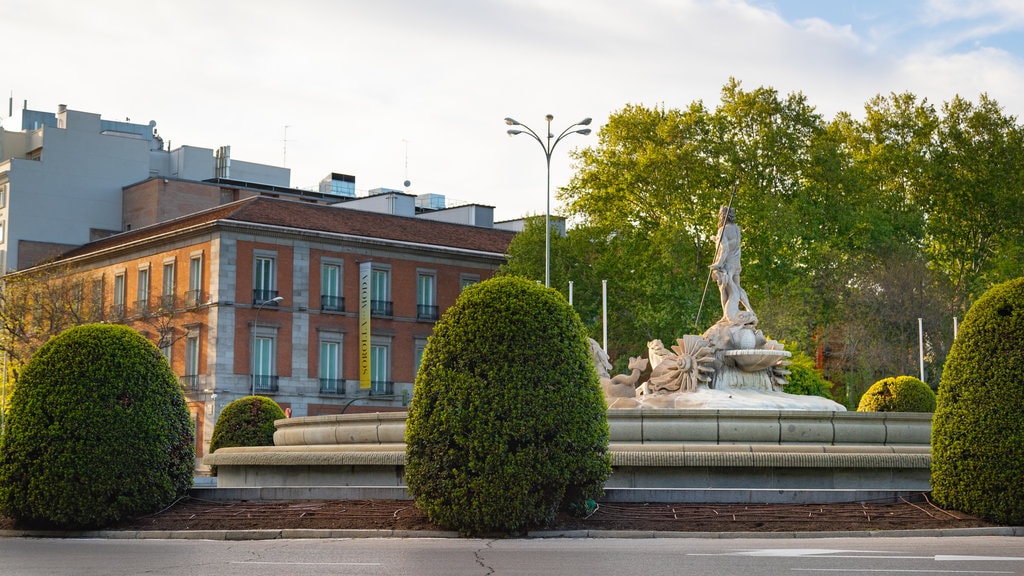 Imagebox_-_Fountain_of_Neptune_-_2018_05_03_Madrid-323.jpg?1548991880