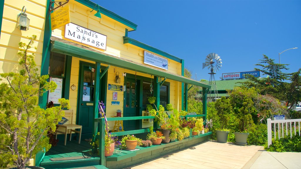 Cayucos featuring signage