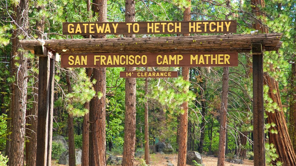 Hetch Hetchy Lake caracterizando sinalização