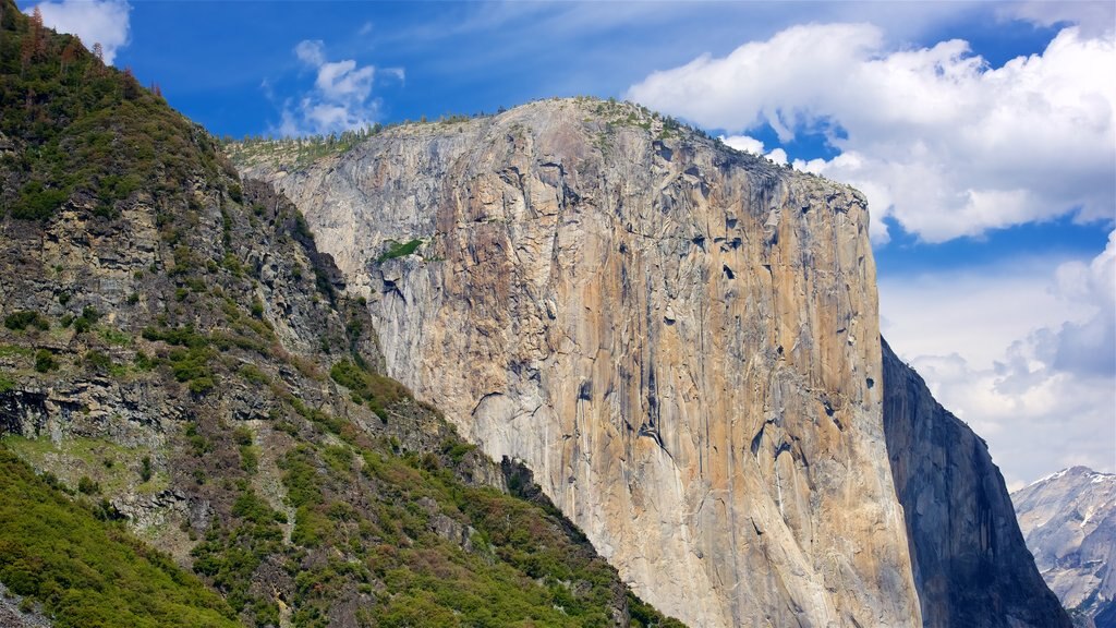 Tunnel View showing mountains