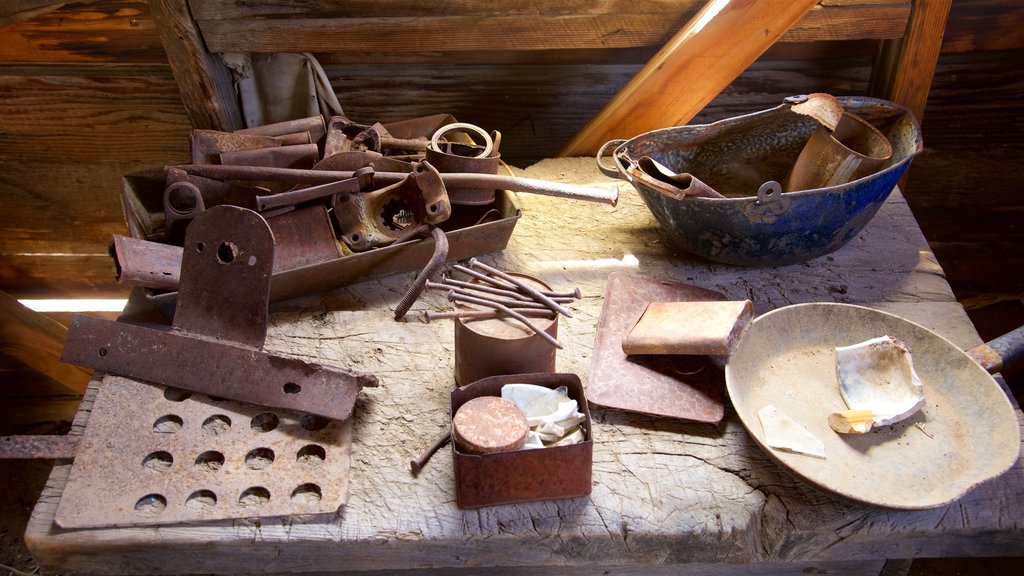 Death Valley featuring heritage elements and interior views