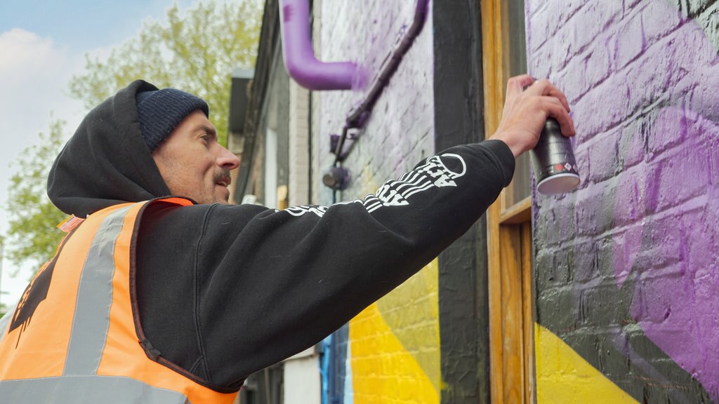 Expedia's_unveils_the_Helping_Hand_Mural_in_Camden__London_%281%29.jpg?1621097717