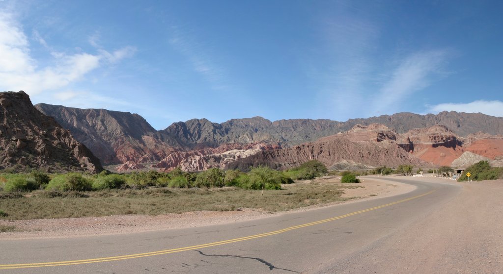 Tafi del Valle which includes mountains and tranquil scenes