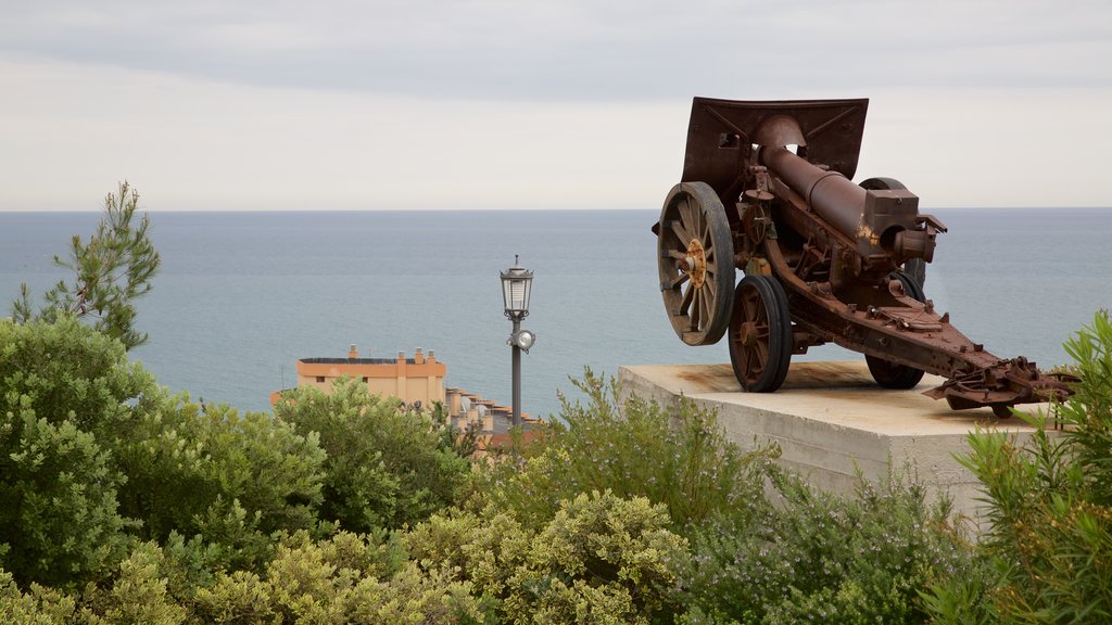 Torremolinos caracterizando elementos de patrimônio e paisagens litorâneas