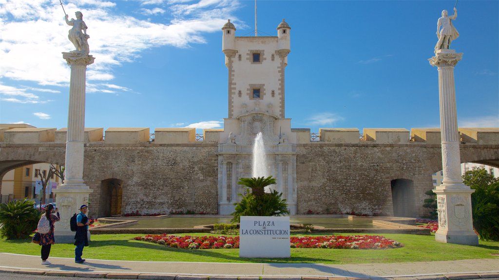 Cadiz featuring heritage elements and street scenes