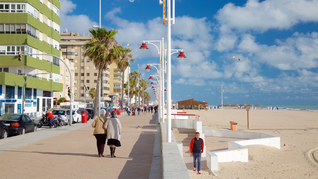 Playa de la Victoria toont een strand, algemene kustgezichten en een kuststadje