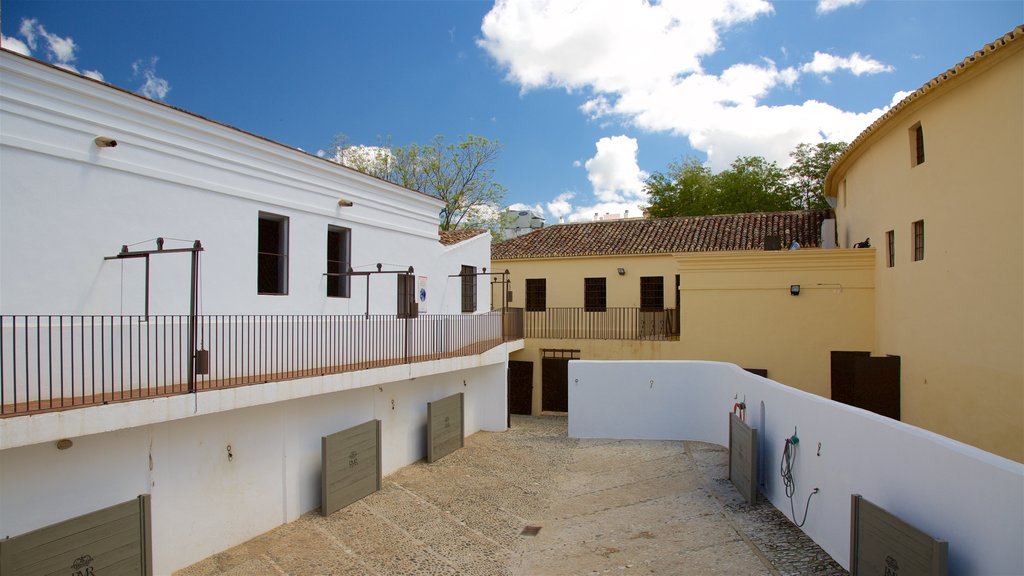 Plaza de Toros que inclui uma casa