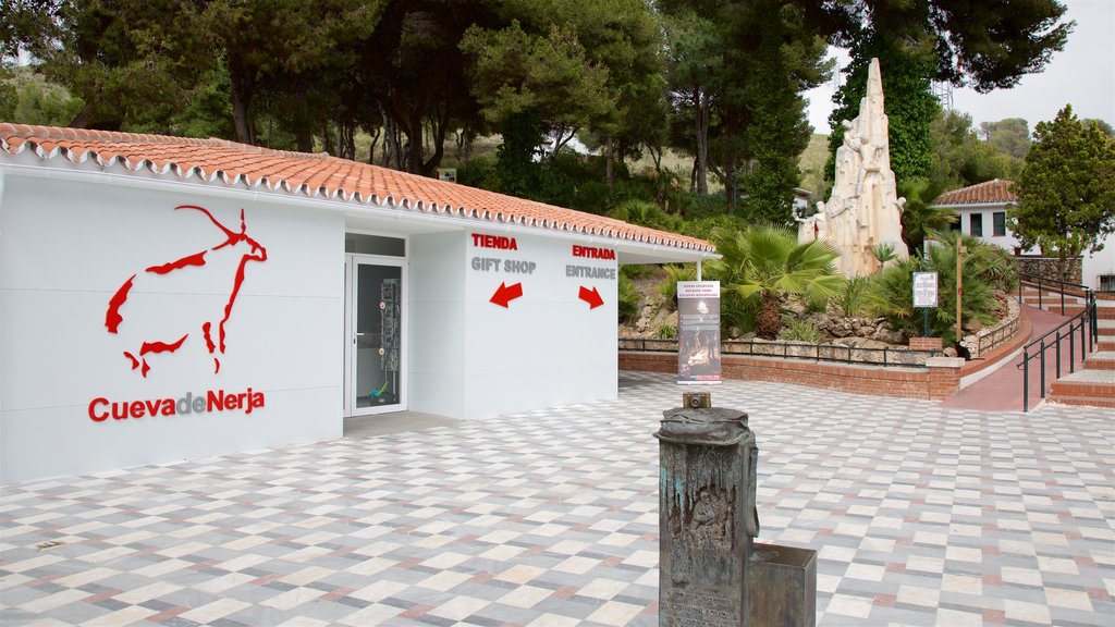 Nerja Caves featuring signage