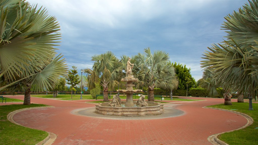 La Bateria Park featuring a garden and a fountain