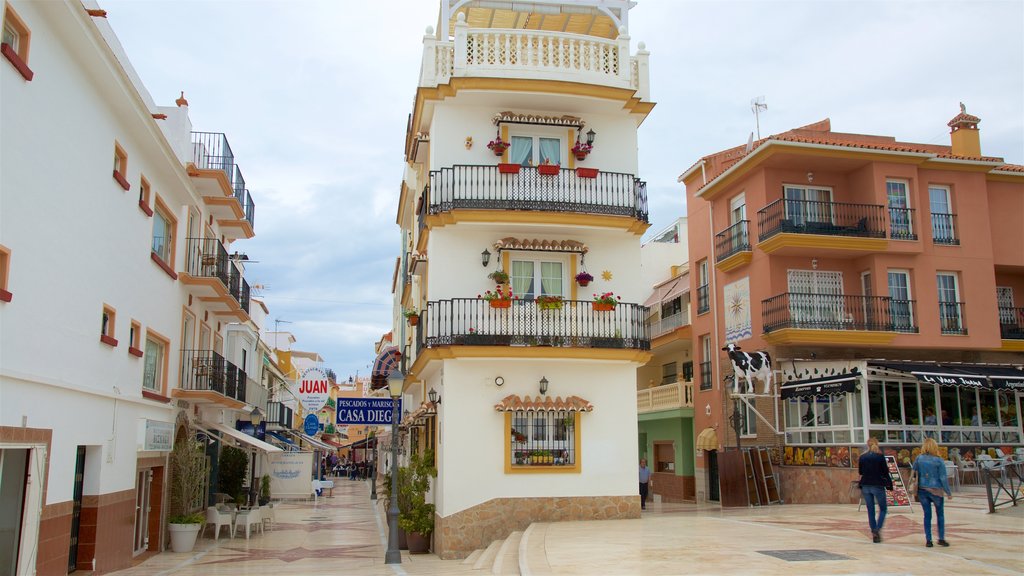 La Carihuela showing a house and street scenes