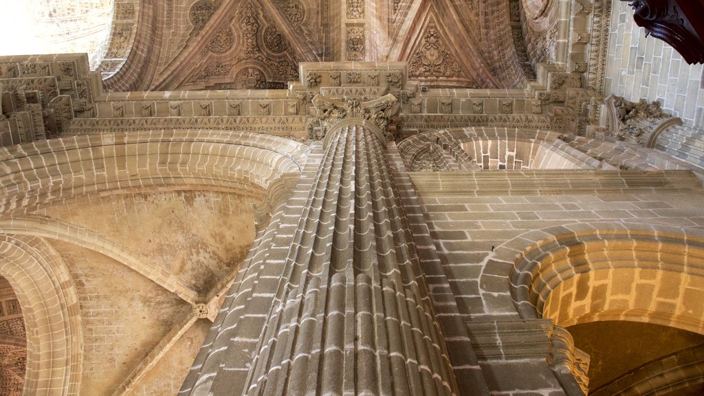 Catedral de Jerez ofreciendo arquitectura patrimonial y vista interna