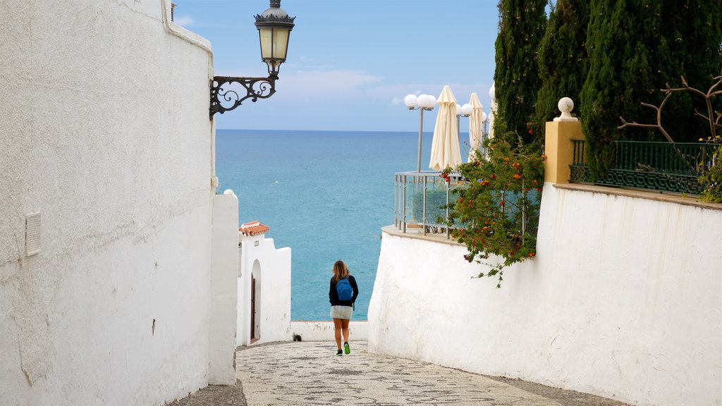 Salon Beach showing hiking or walking and general coastal views