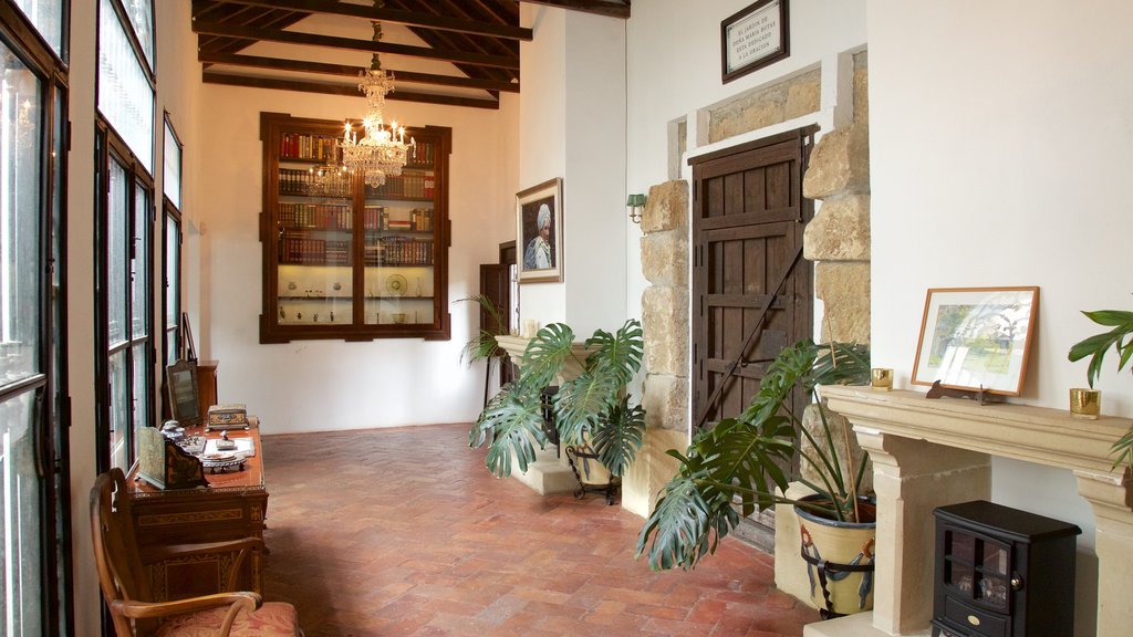 Malaga showing a house and interior views