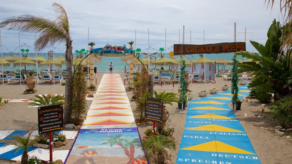 Torremolinos mostrando escenas tropicales y una playa de arena