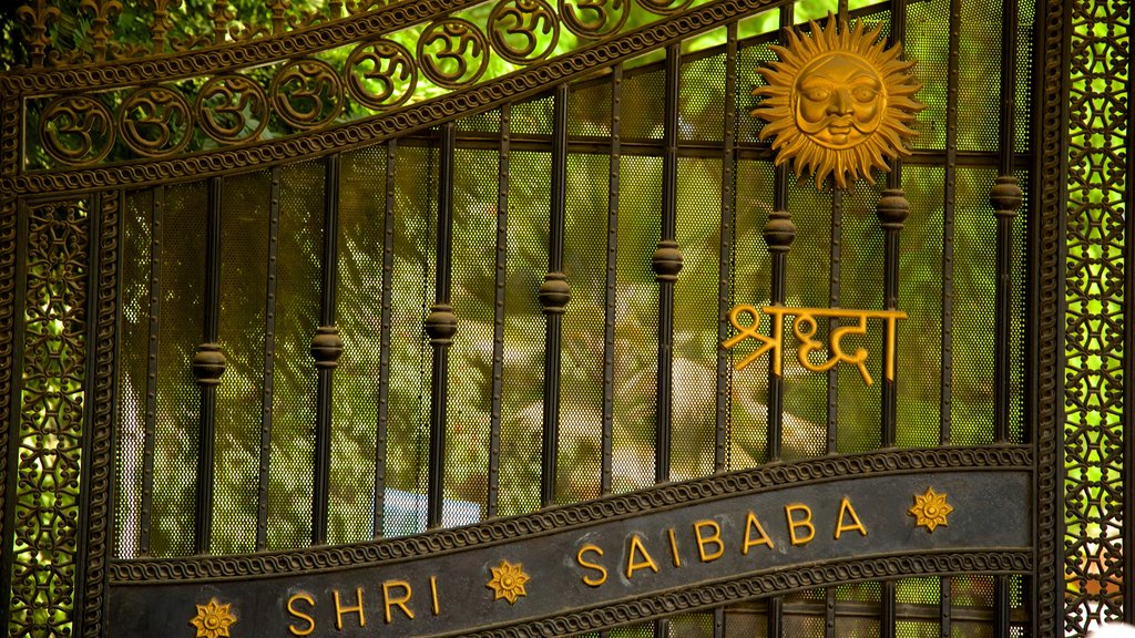 Sai Baba Temple showing a garden and signage