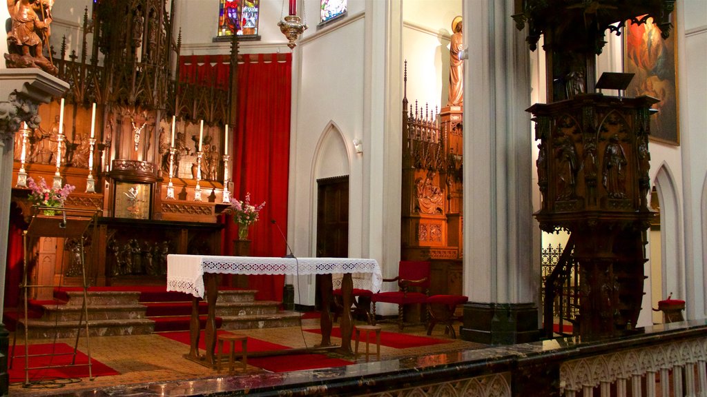 Holanda Septentrional mostrando vistas interiores, elementos religiosos y una iglesia o catedral