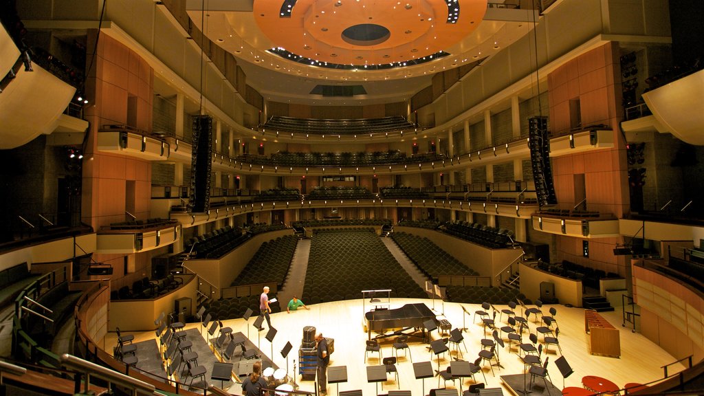 Francis Winspear Centre for Music que incluye vista interna y escenas de teatro