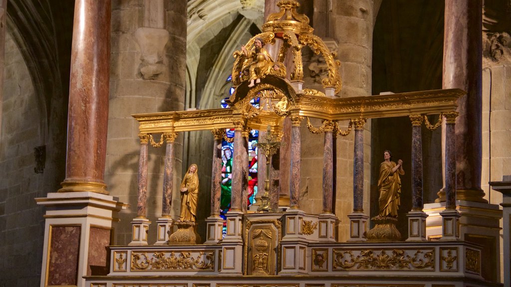 Iglesia de Saint Sauveur que incluye vista interna y aspectos religiosos