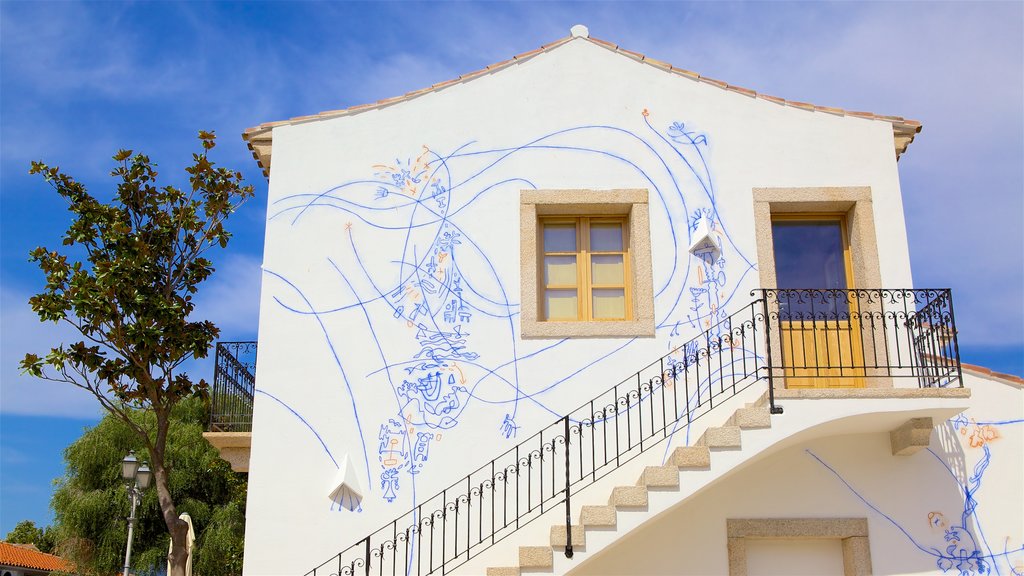 San Teodoro toont een huis, kunst in de open lucht en historisch erfgoed