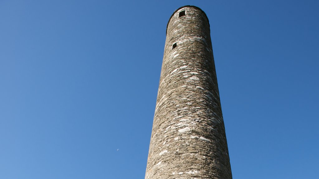 Glendalough que incluye elementos patrimoniales