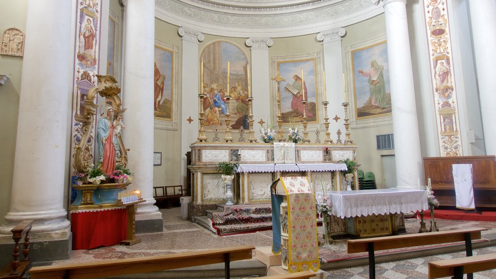 Castiglione del Lago ofreciendo vistas interiores, elementos religiosos y arte