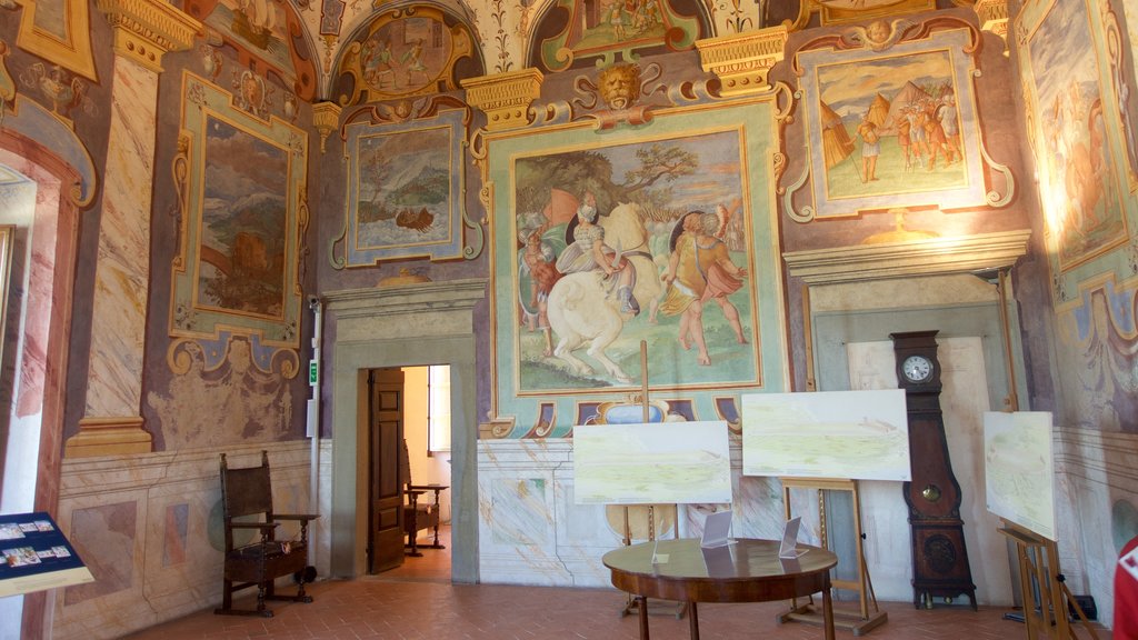 Castiglione del Lago caracterizando um pequeno castelo ou palácio, vistas internas e arte