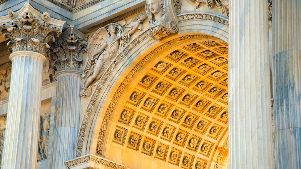 Arco della Pace featuring heritage architecture and a monument