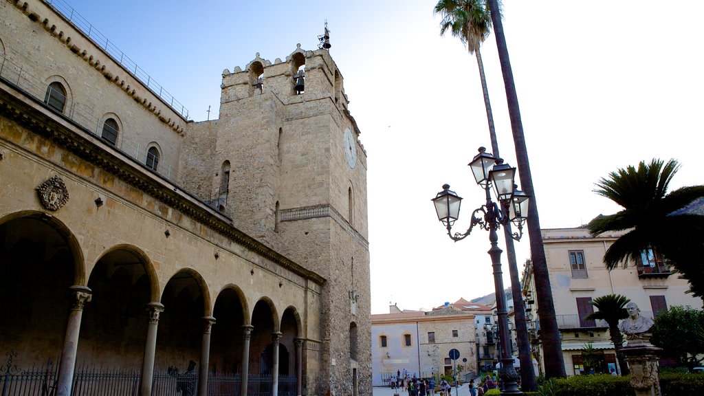 Catedral de Monreale que incluye una iglesia o catedral