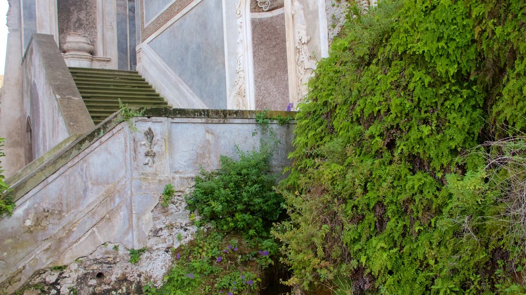 Farnese Gardens which includes heritage elements