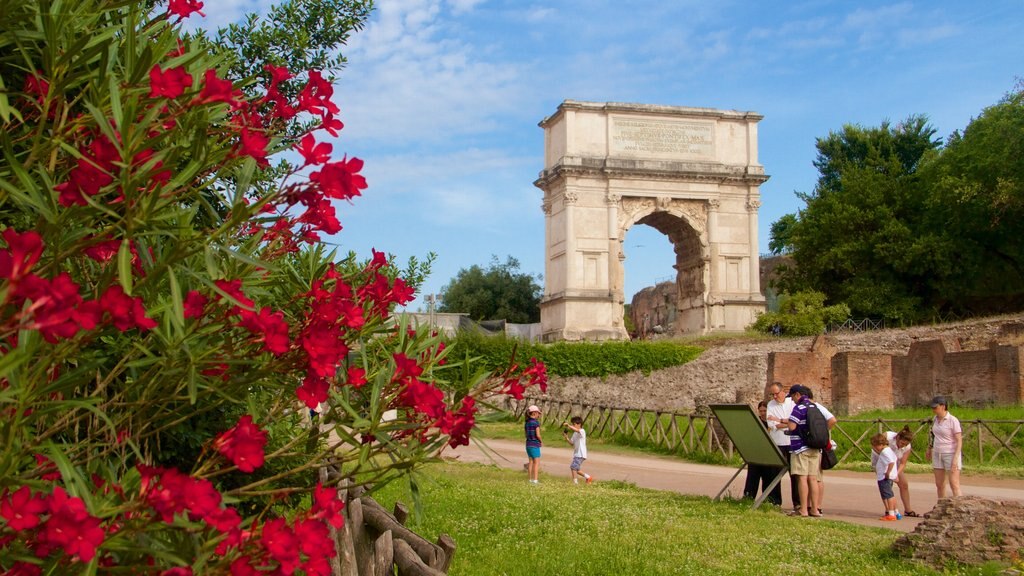 Lácio que inclui flores silvestres, um monumento e arquitetura de patrimônio