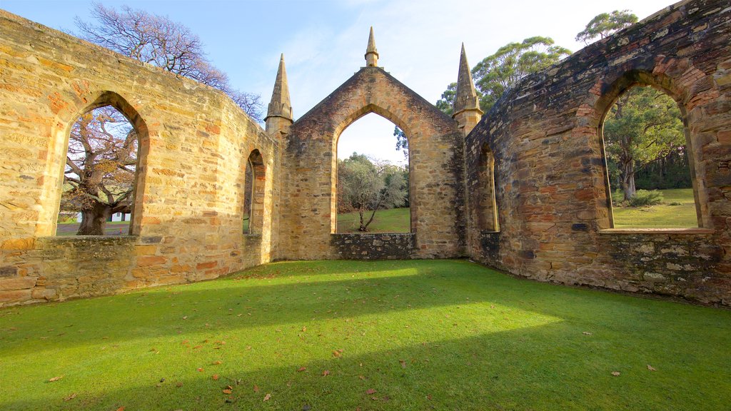 Port Arthur Historic Site showing a ruin, a castle and heritage elements